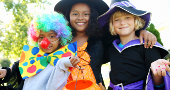 kids in Halloween cotumes