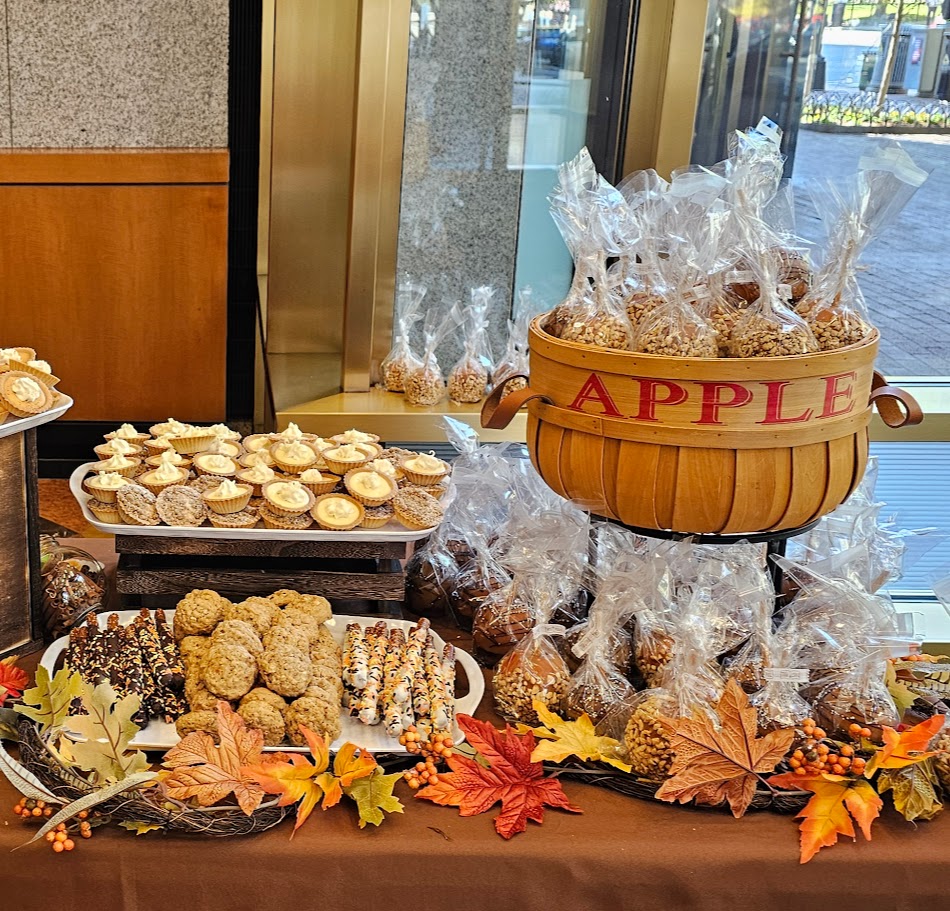 apples, Cakes by Happy Eatery